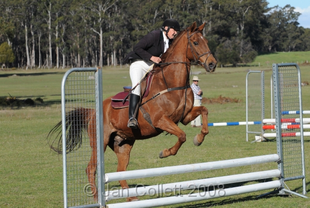 TAS_2191.jpg - Sandra and Beeswax take Jump 3